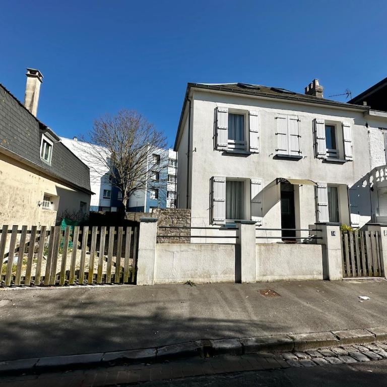 Marius Charmante maison pour 6 pers avec Jardin clos et Parking - Three-Bedroom Vacation Home - 2