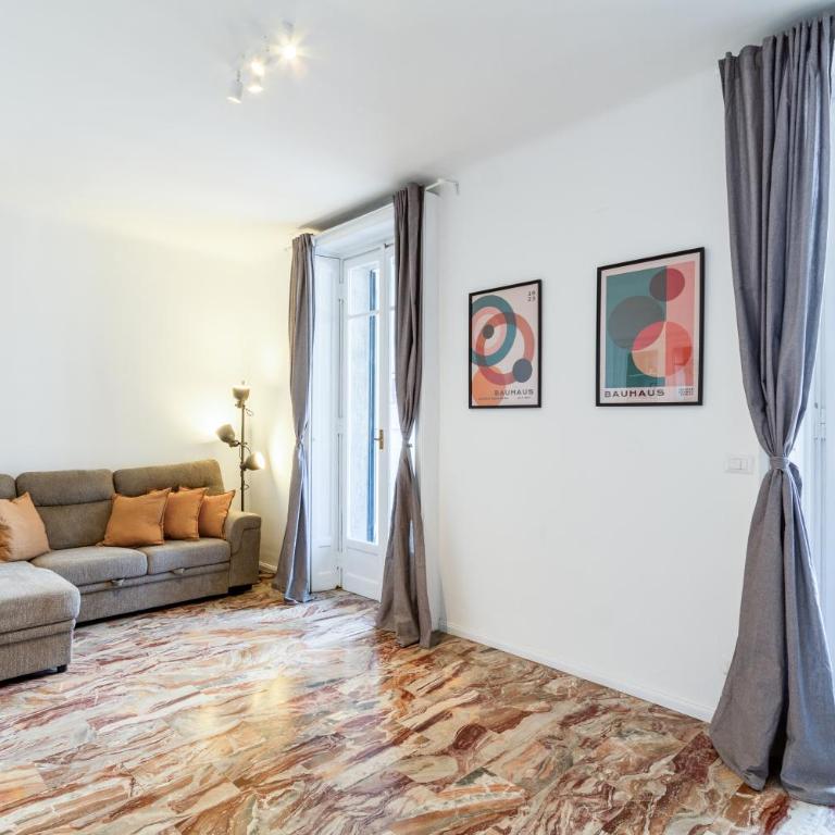 Shopping District -200 MQ - 8 People - Appartamento con 3 Camere da Letto - 10