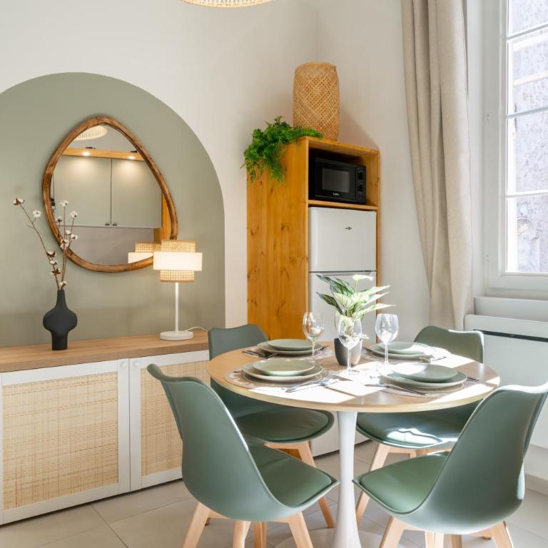 Studio bohème au cœur de Grasse - Place des Artistes - Appartement-Studio avec 1 Lit Double - 13
