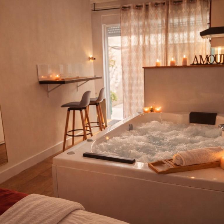 Perle Dazur Jacuzzi Suite Parking Prive 5min Mer - Apartamento de 1 dormitorio - 2
