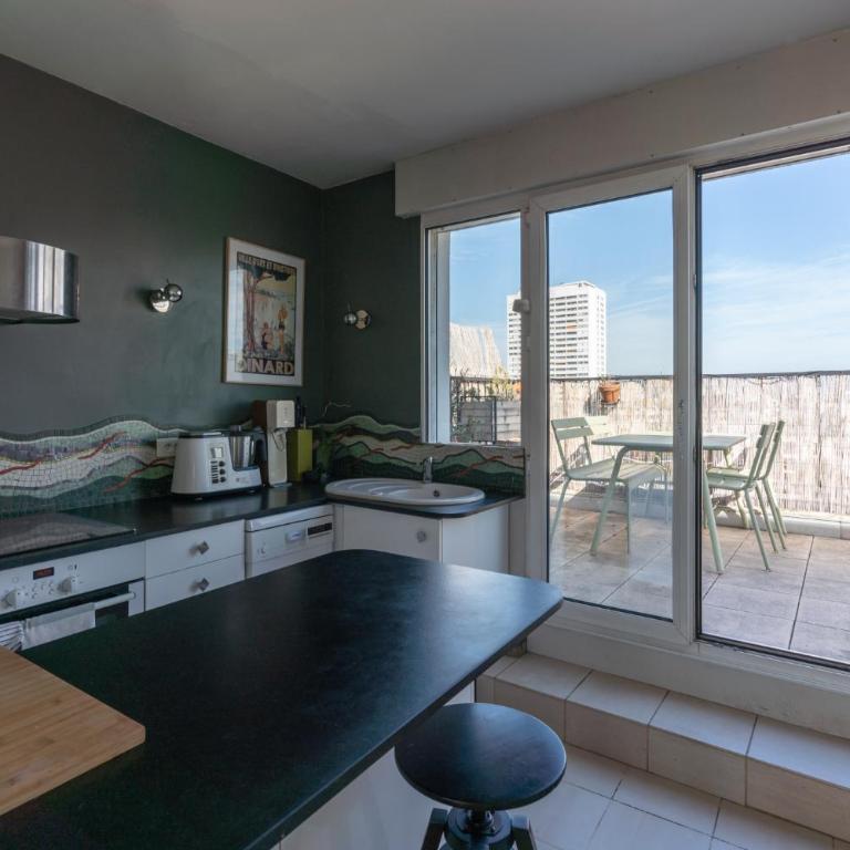 Breathtaking 2BD Apartment Roof-top Patio 19e! - Appartement - 5