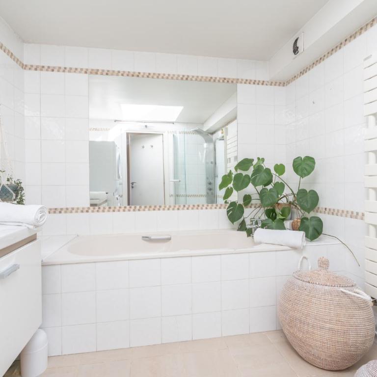Breathtaking 2BD Apartment Roof-top Patio 19e! - Appartement - 26