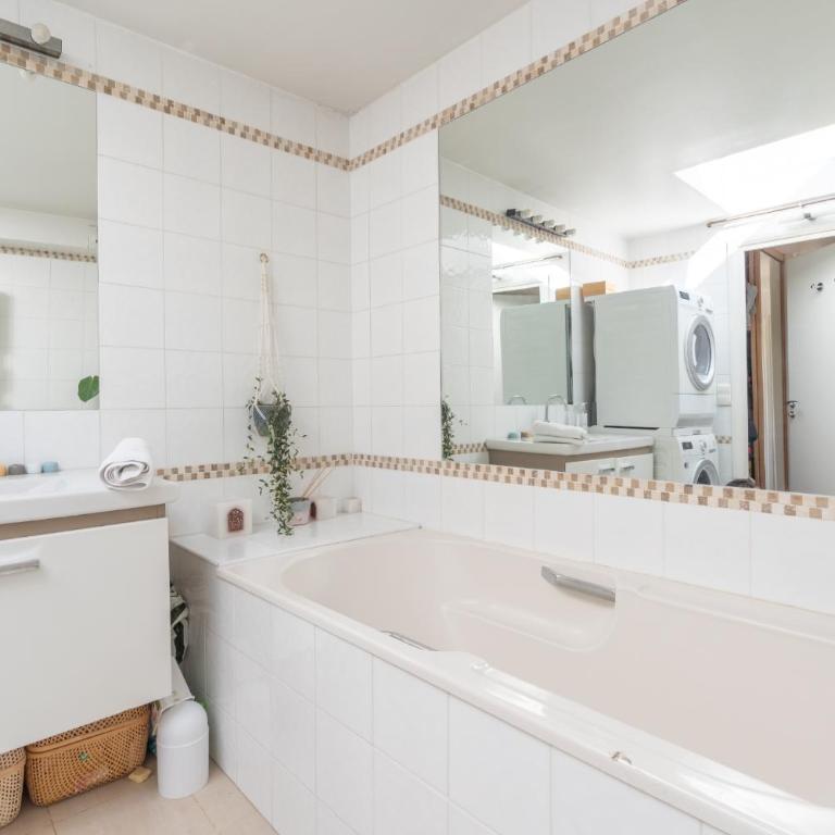 Breathtaking 2BD Apartment Roof-top Patio 19e! - Appartement - 25