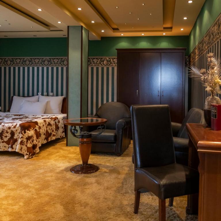 Garni Hotel Garson-Lux NS - Deluks Dvokrevetna Soba sa Bračnim Krevetom/Zasebnim Krevetima - 21