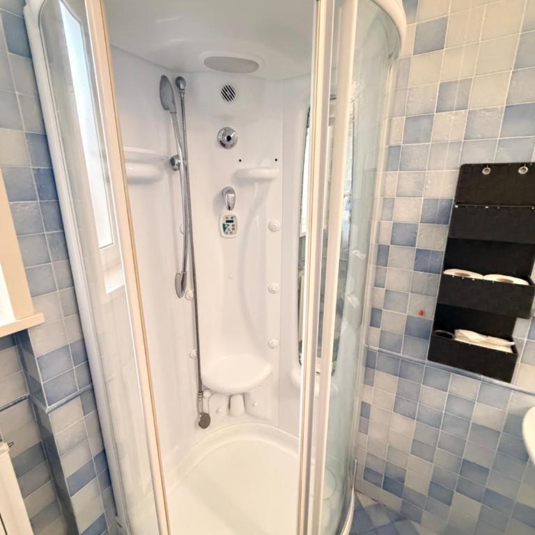 Luxury House Gallipoli - One-Bedroom Apartment with Spa Bath - 5