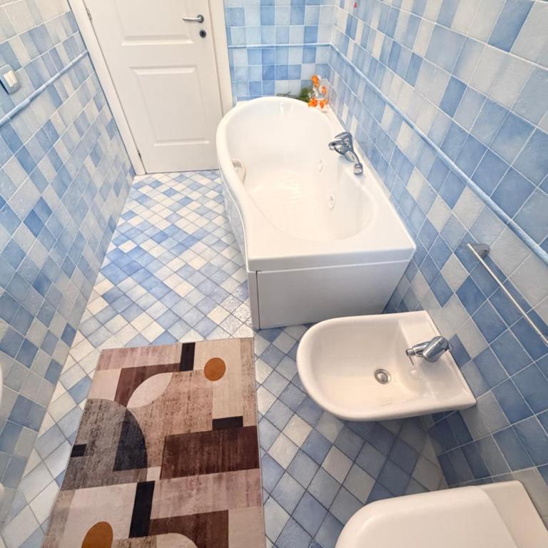 Luxury House Gallipoli - One-Bedroom Apartment with Spa Bath - 31