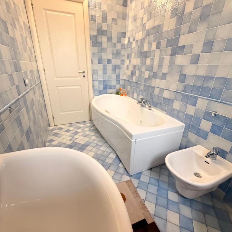 Luxury House Gallipoli - One-Bedroom Apartment with Spa Bath - 34