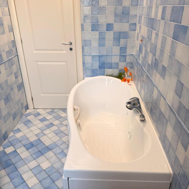 Luxury House Gallipoli - One-Bedroom Apartment with Spa Bath - 4