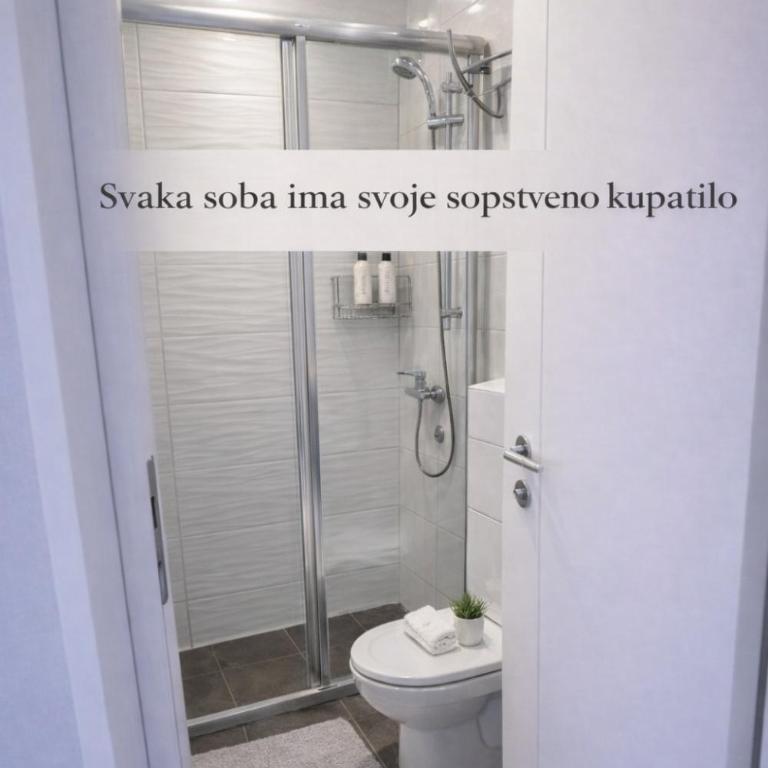 Imaginator Rooms PARKING and POOL is on REQUEST - Standardna Dvokrevetna Soba sa Bračnim Krevetom ili Zasebnim Krevetima, i Pogledom na Vrt - 7