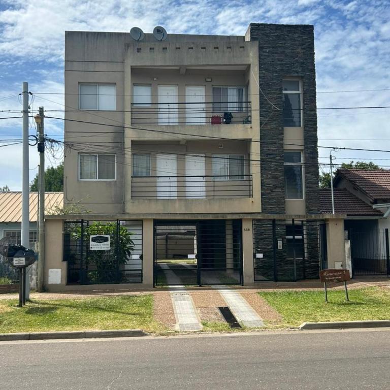 Departamento dos dormitorios con cochera zona terminal ómnibus Colón - Apartamento de 2 dormitorios - 1