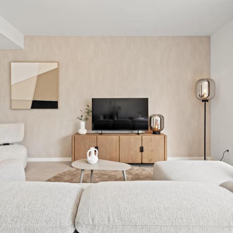 Luxury 3BR Aqua Gardens - Walk to Beach and Shared Pool - Apartamento - 1