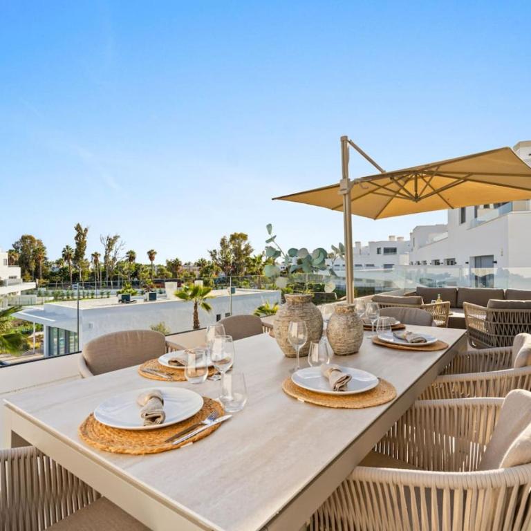 Luxury 3BR Aqua Gardens - Walk to Beach and Shared Pool - Apartamento - 4