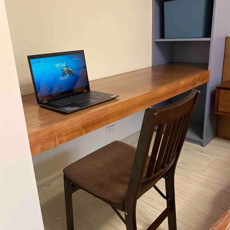 New Downtown Apt for 2, 5 min to the Beach and DT, WIFi and AC - One-Bedroom Apartment - 8