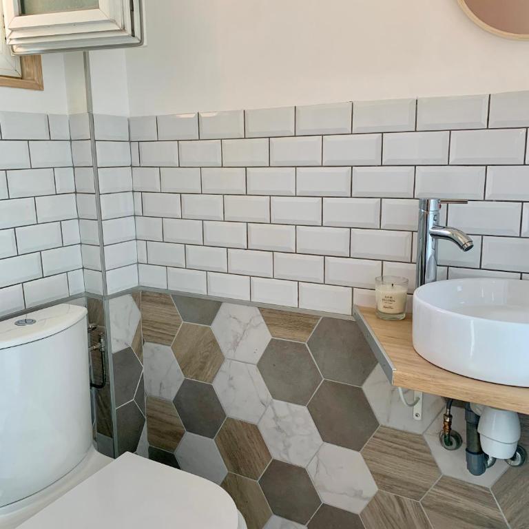 Lumineux studio en dernier étage, centre de Sospel - Appartement 1 Chambre - 6