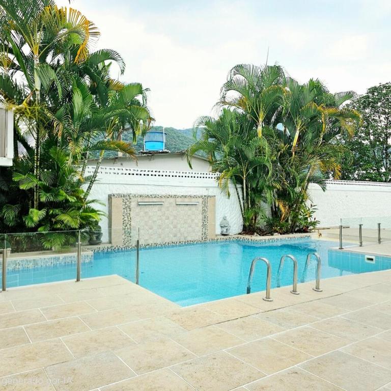 Casa con piscina privada cerca al Aeropuerto - Four-Bedroom House - 2