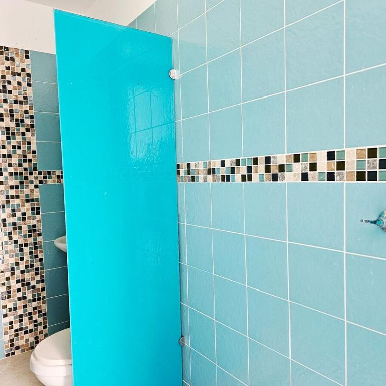 Casa con piscina privada cerca al Aeropuerto - Four-Bedroom House - 4