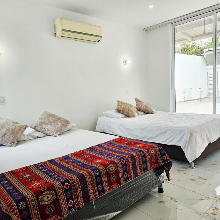 Casa con piscina privada cerca al Aeropuerto - Four-Bedroom House - 5