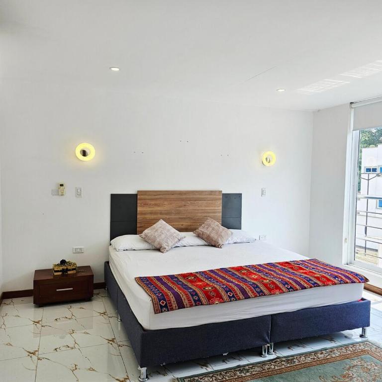 Casa con piscina privada cerca al Aeropuerto - Four-Bedroom House - 18