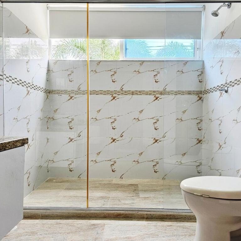 Casa con piscina privada cerca al Aeropuerto - Four-Bedroom House - 21