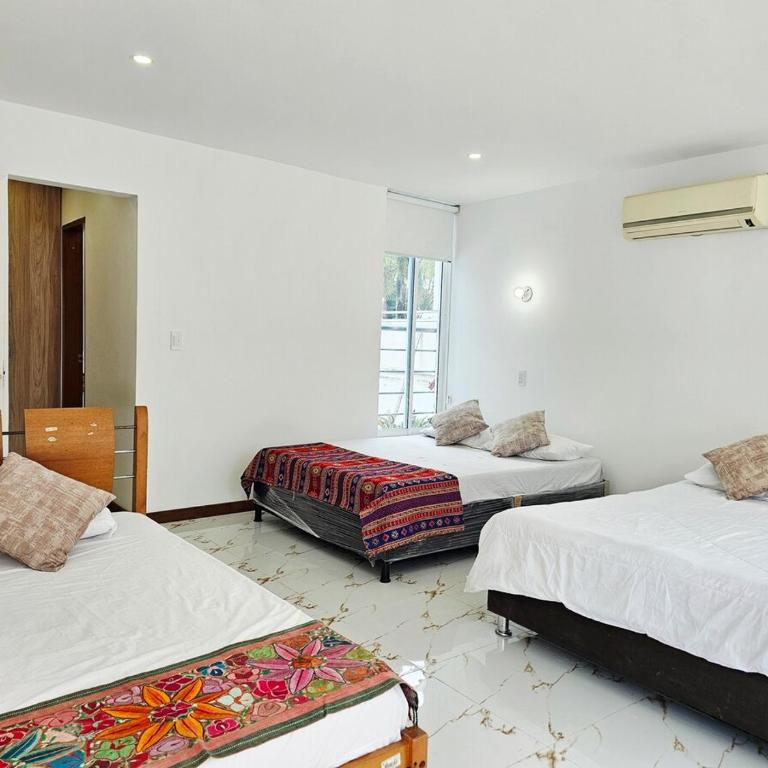 Casa con piscina privada cerca al Aeropuerto - Four-Bedroom House - 30