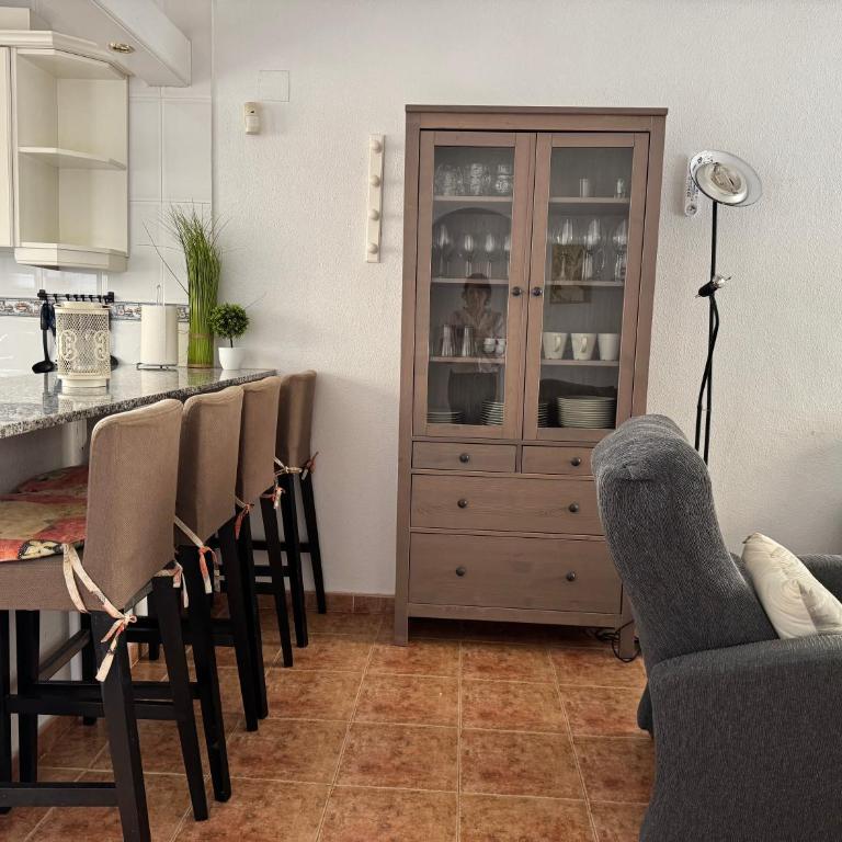 En perle med plass til voksne og familien, solfylt terrasse 5 min fra stranden - Apartamento de 2 dormitorios - 12