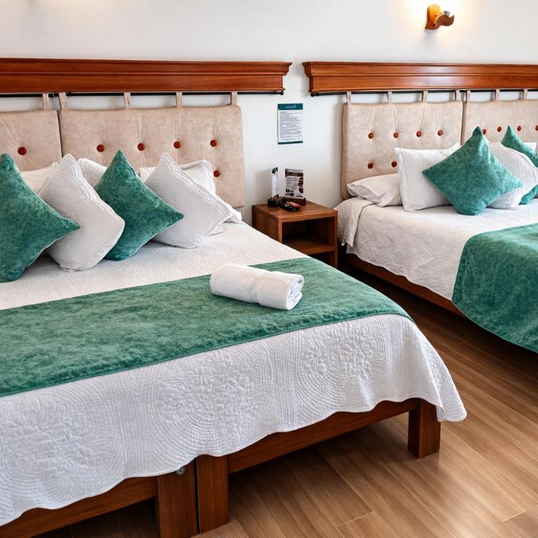 Hotel las Palmas - Standard Quadruple Room - 1