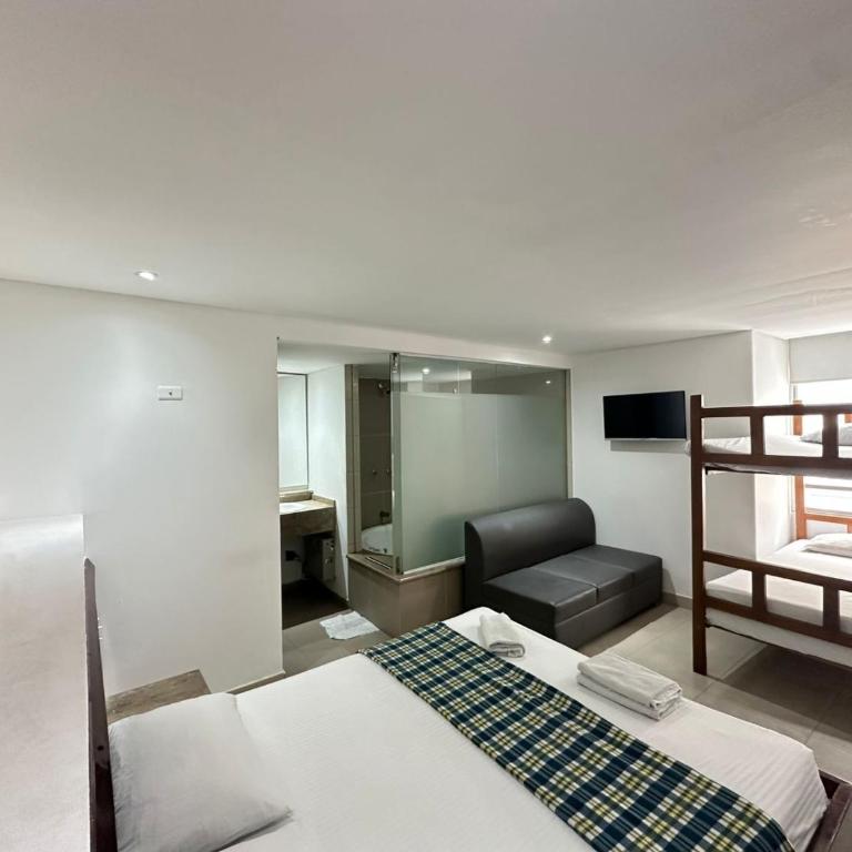 Hotel Via 45 Centro - Habitación Familiar Deluxe - 1