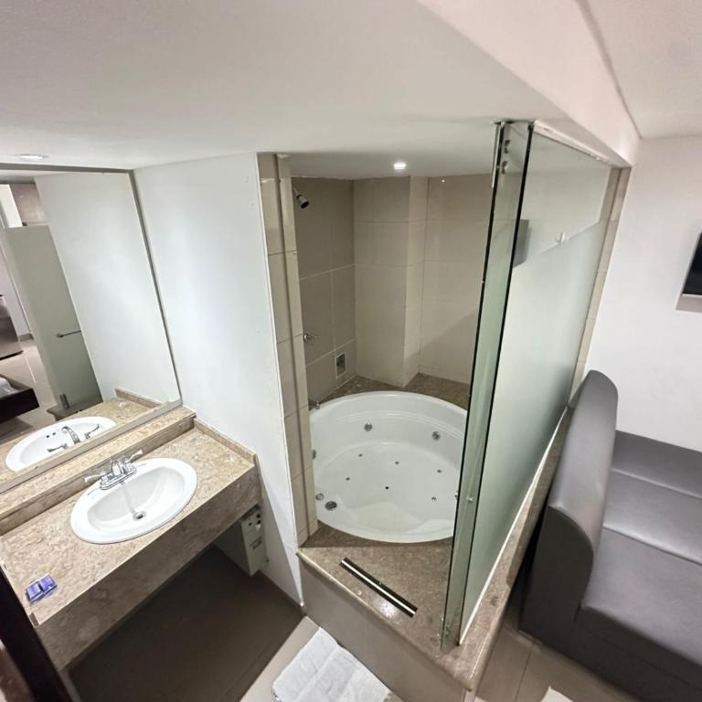 Hotel Via 45 Centro - Habitación Familiar Deluxe - 3