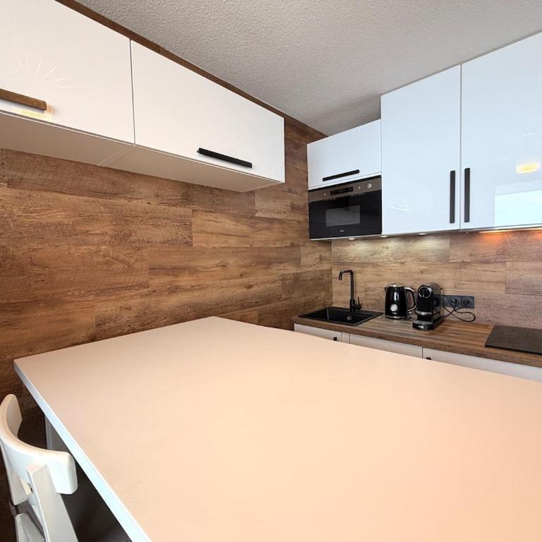 Logement cosy & rénové - Vue exceptionnelle - Appartement 1 Chambre avec Balcon et Vue sur les Montagnes - 12