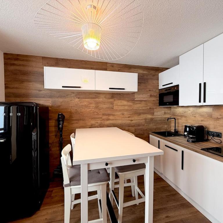 Logement cosy & rénové - Vue exceptionnelle - Appartement 1 Chambre avec Balcon et Vue sur les Montagnes - 3