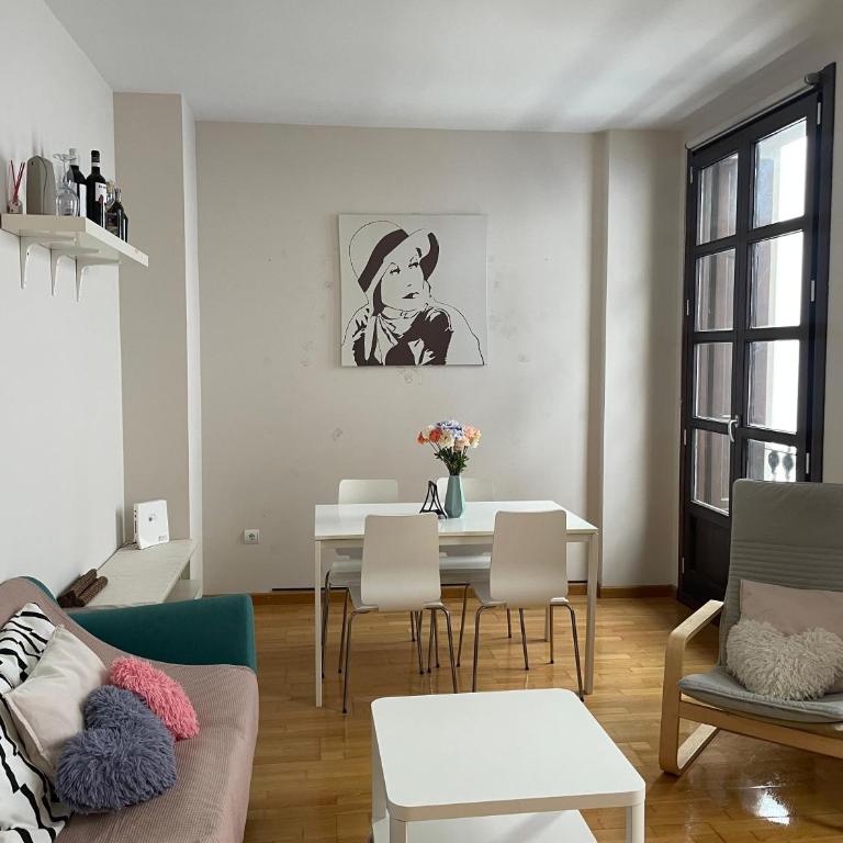 Lovely old town apartment - One-Bedroom Apartment - 4