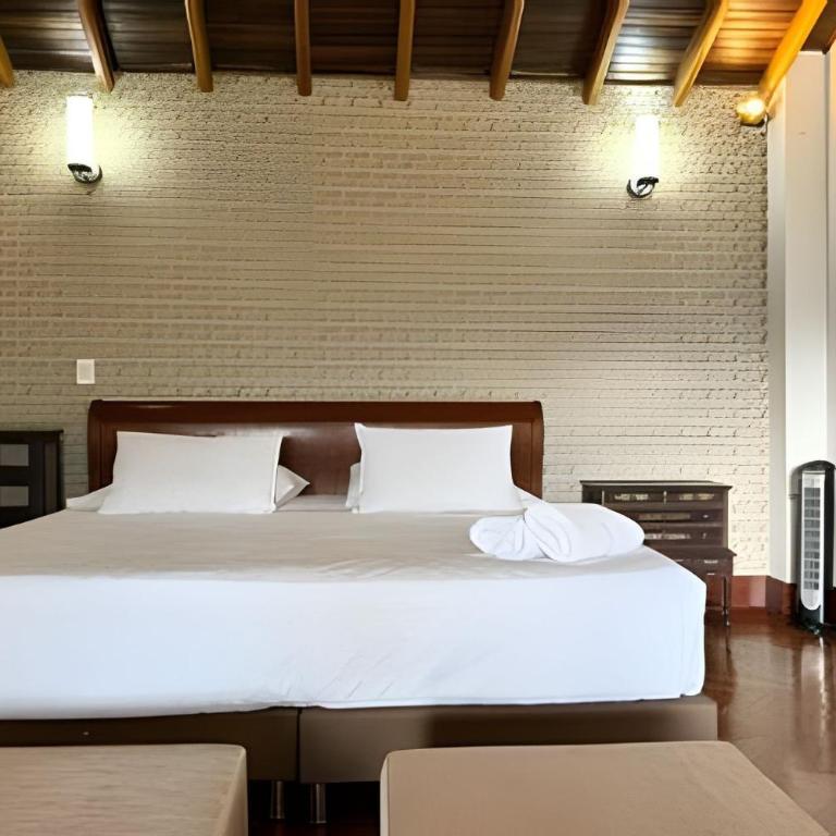 Medellin Mansion 680 m2 with pool and steam room - Villa - 11