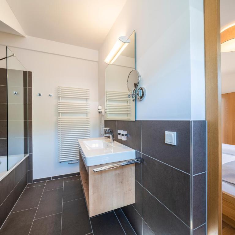 Landal Resort Maria Alm - Apartment mit 4 Schlafzimmern - 5