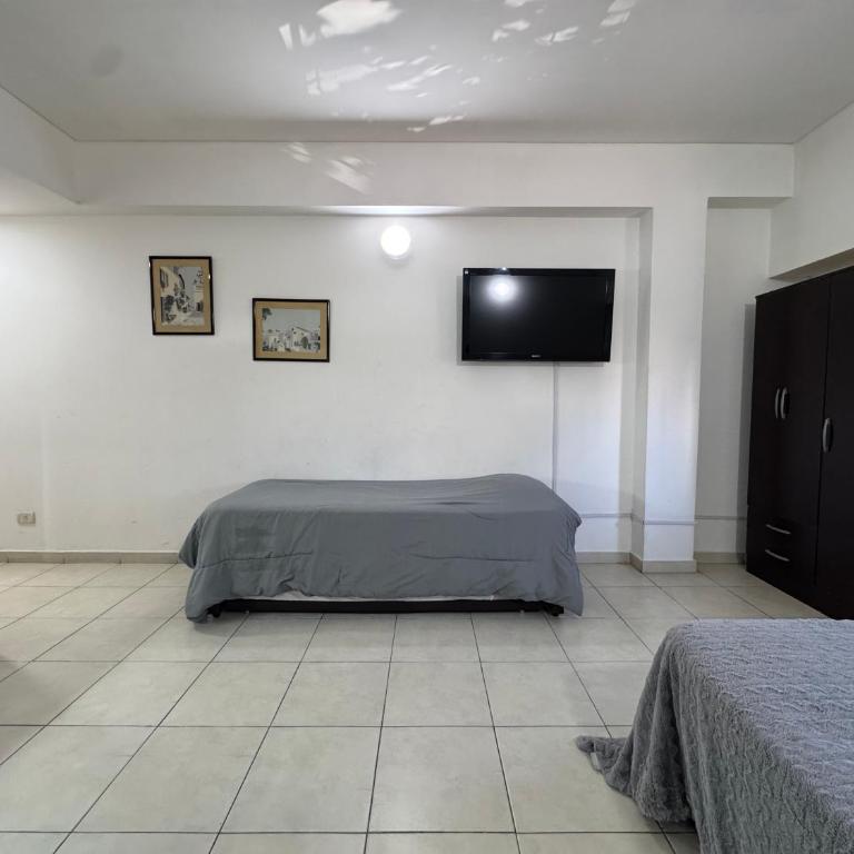 Cares Azcuénaga, Morón, Buenos Aires - Estudio con sofá cama - 2
