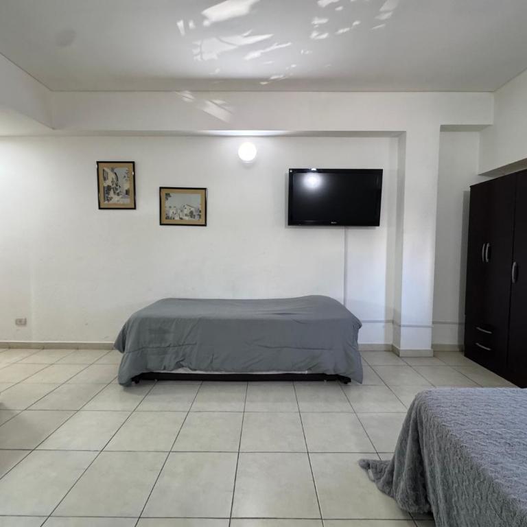 Cares Azcuénaga, Morón, Buenos Aires - Estudio con sofá cama - 3