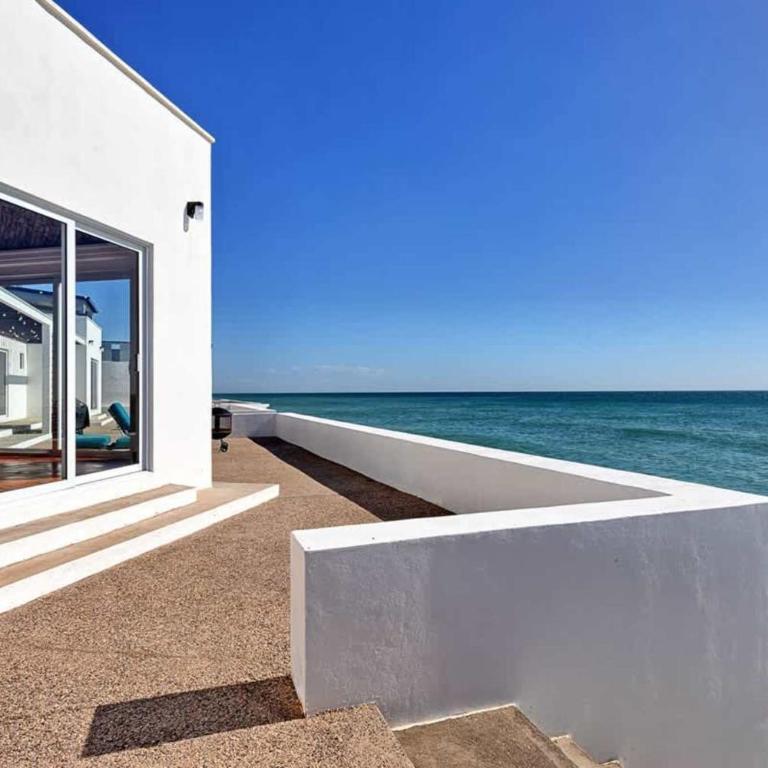 Luxury & Spacious Beachfront Home Casa Espiritu - Apartamento - 55