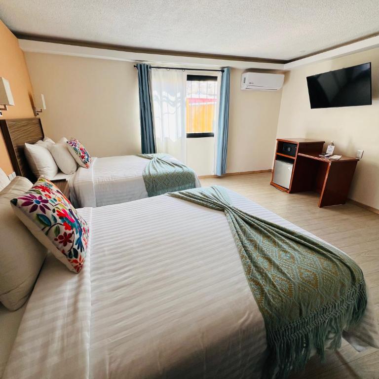 Suites del Jardín Principal - Quadruple Room with Mountain View - 10