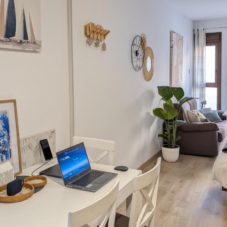 Chic Studio with Castle View Balcony and A/C - Deluxe Studio - 5