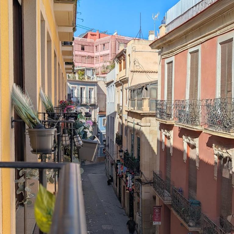 Chic Studio with Castle View Balcony and A/C - Deluxe Studio - 8