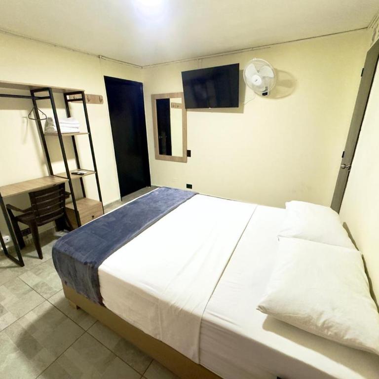 Hotel Estadio 80 - Habitación Doble Deluxe - 2 camas dobles - 1