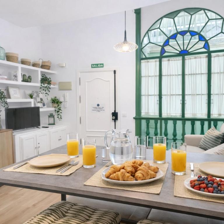 Centro Ciudad Giralda Parejas Teletrabajo Familias - Two-Bedroom Apartment - 3