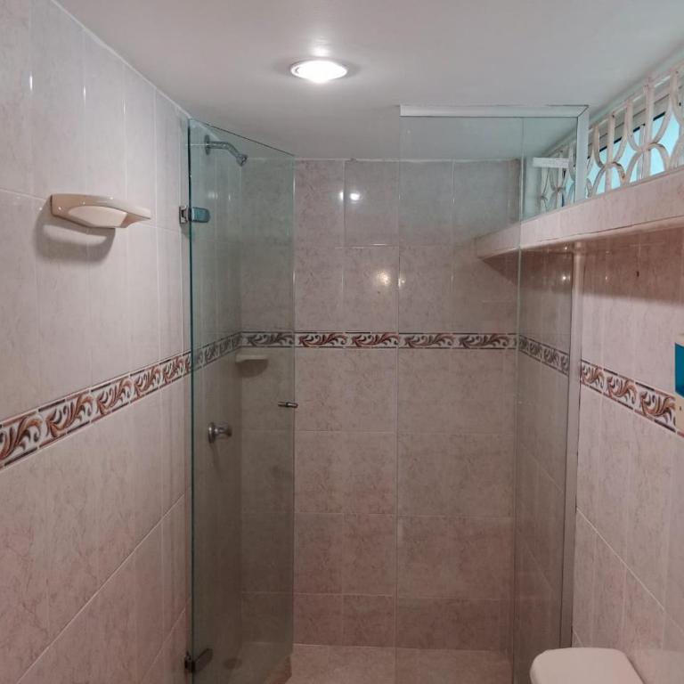 Shalom Home90 - Habitación Doble con baño - 1 o 2 camas - 1
