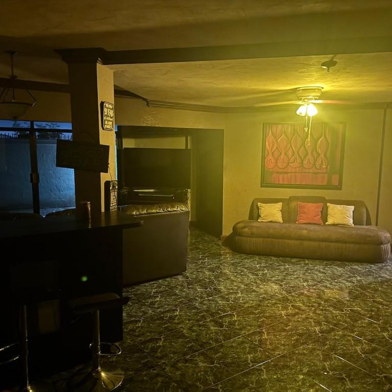 Apartment with a royal heart, green park and hills - One-Bedroom Apartment - 7
