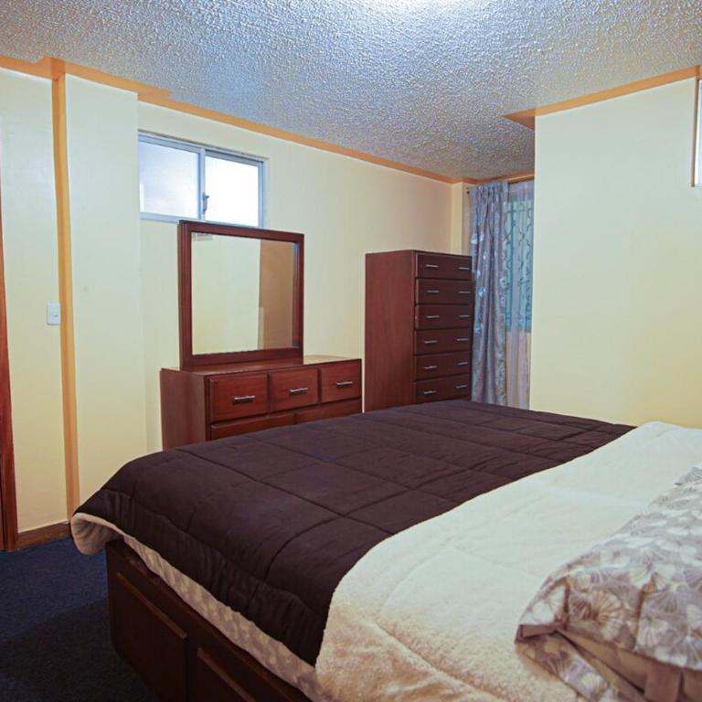 Your Home in Riobamba 3 Bedrooms Bathtub Parking Total Comfort - Three-Bedroom Apartment - 16