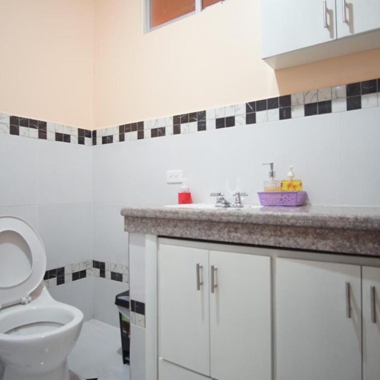 Your Home in Riobamba 3 Bedrooms Bathtub Parking Total Comfort - Three-Bedroom Apartment - 20