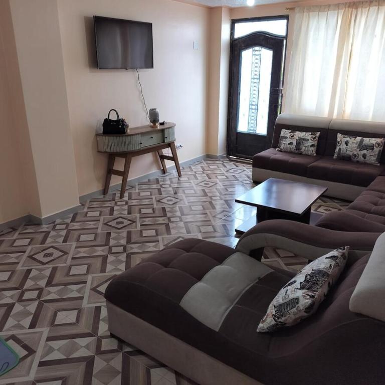 Your Home in Riobamba 3 Bedrooms Bathtub Parking Total Comfort - Three-Bedroom Apartment - 23