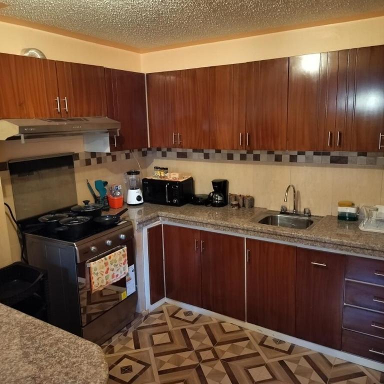 Your Home in Riobamba 3 Bedrooms Bathtub Parking Total Comfort - Three-Bedroom Apartment - 25