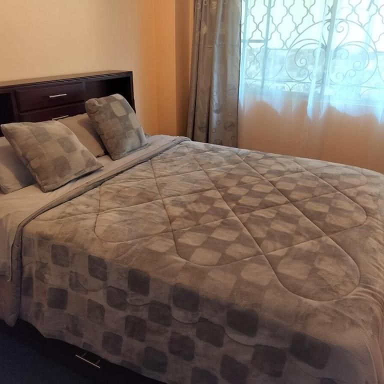 Your Home in Riobamba 3 Bedrooms Bathtub Parking Total Comfort - Three-Bedroom Apartment - 33