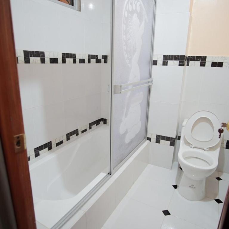 Your Home in Riobamba 3 Bedrooms Bathtub Parking Total Comfort - Three-Bedroom Apartment - 43