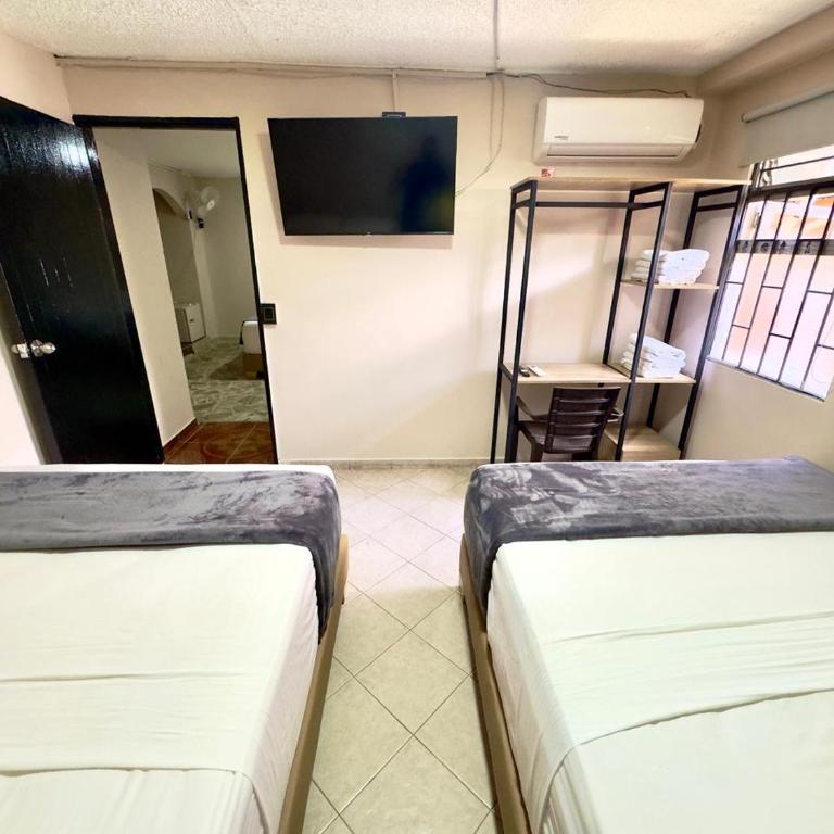 Hotel Estadio 80 - Habitación Cuádruple Deluxe - 2